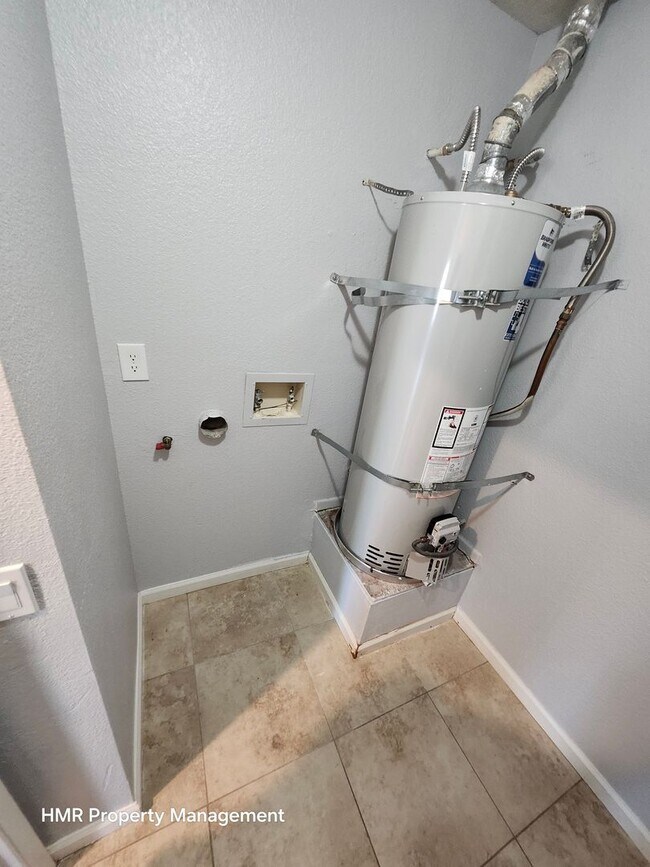 Building Photo - AVAILABLE NOW! Ontario Apt. in a gated community