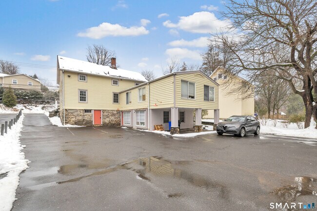 Building Photo - 315 Main St