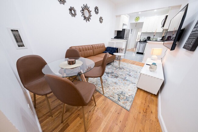 Building Photo - 301 E 104th St