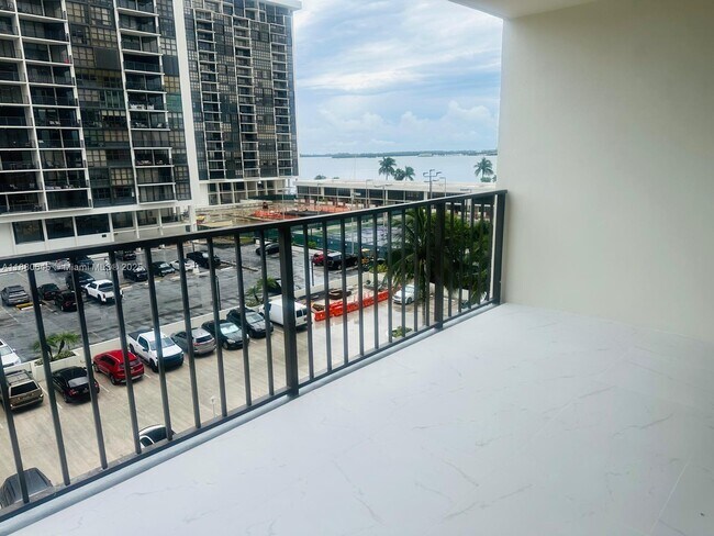 Building Photo - 1915 Brickell Ave