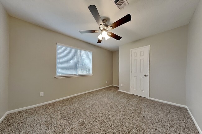 Building Photo - 7010 Durango Dr