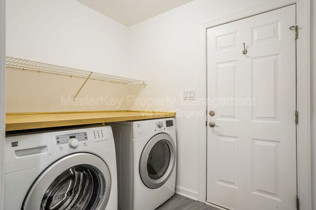 Building Photo - 105 Wagon Trail Dr