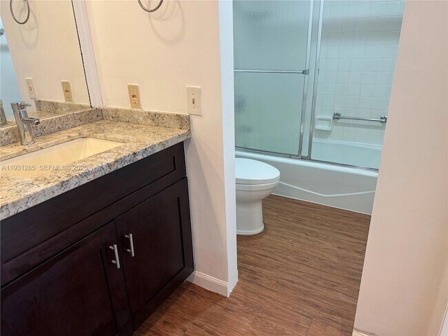 Building Photo - 625 Oaks Dr