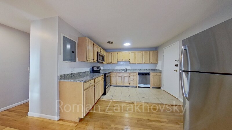 Building Photo - 112 Babcock St