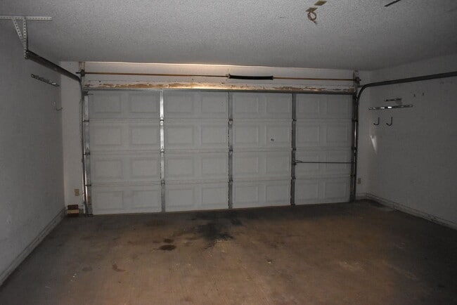 Building Photo - 2521 Creek Dr