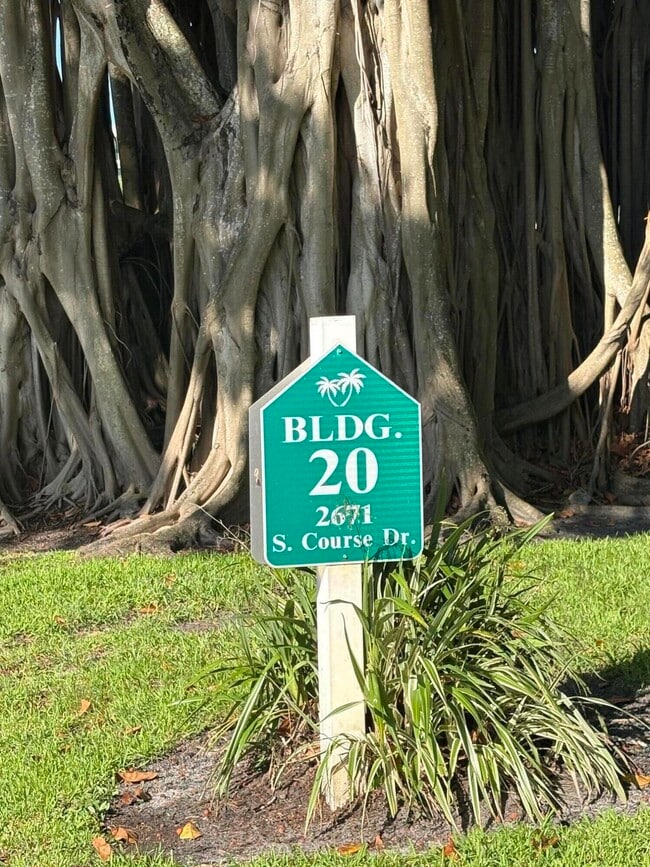 Building Photo - 2671 S Course Dr