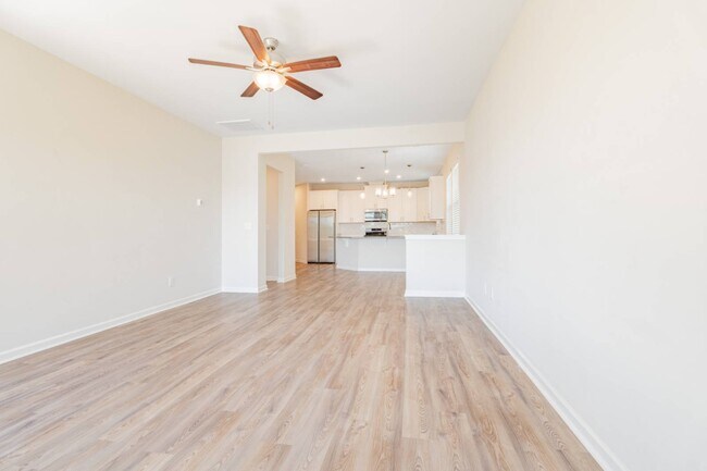 Building Photo - 812 Justify Lp