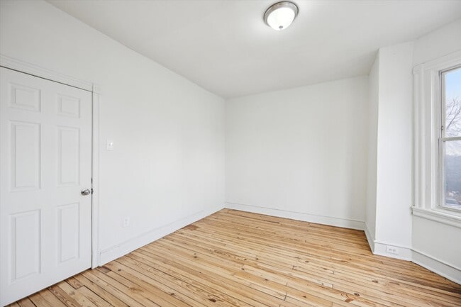 Building Photo - 3833 Pennsgrove St