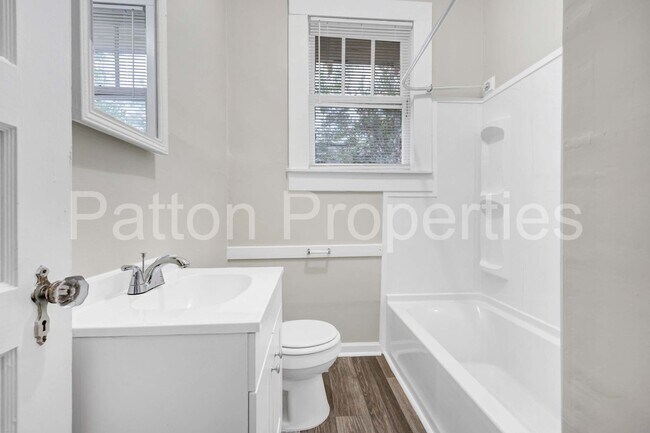 Building Photo - 1409 Hagood Ave