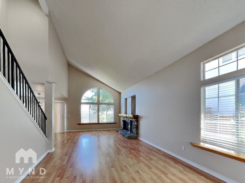 Building Photo - 1576 Reno View Dr