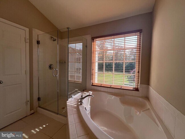 Building Photo - 9757 Cheshire Ridge Cir