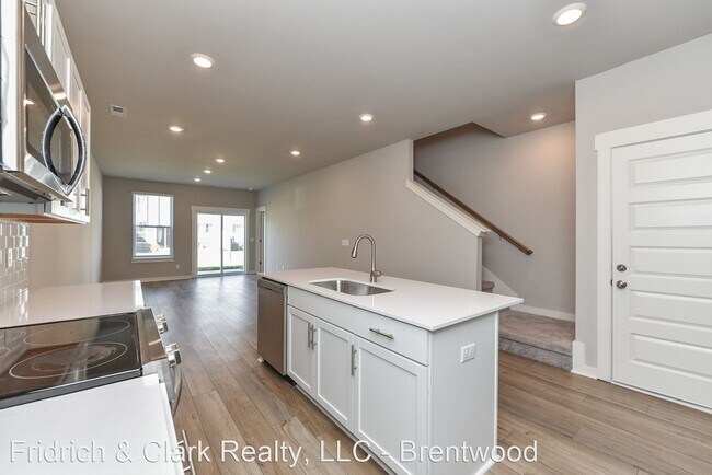 Building Photo - 3 br, 2.5 bath House - 728 Mickelson Way