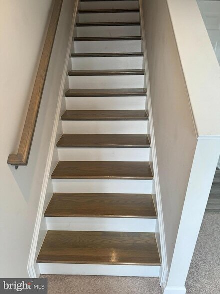 Building Photo - 147 Presidents Pointe Ave