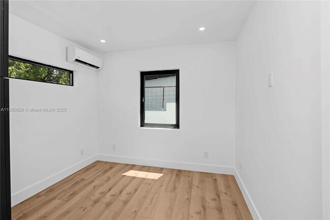 Building Photo - 419 78th St