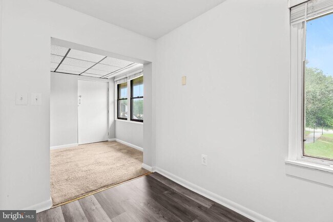 Building Photo - 9651 White Acre Rd