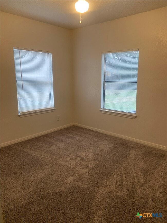 Building Photo - 116 W Stacie Rd