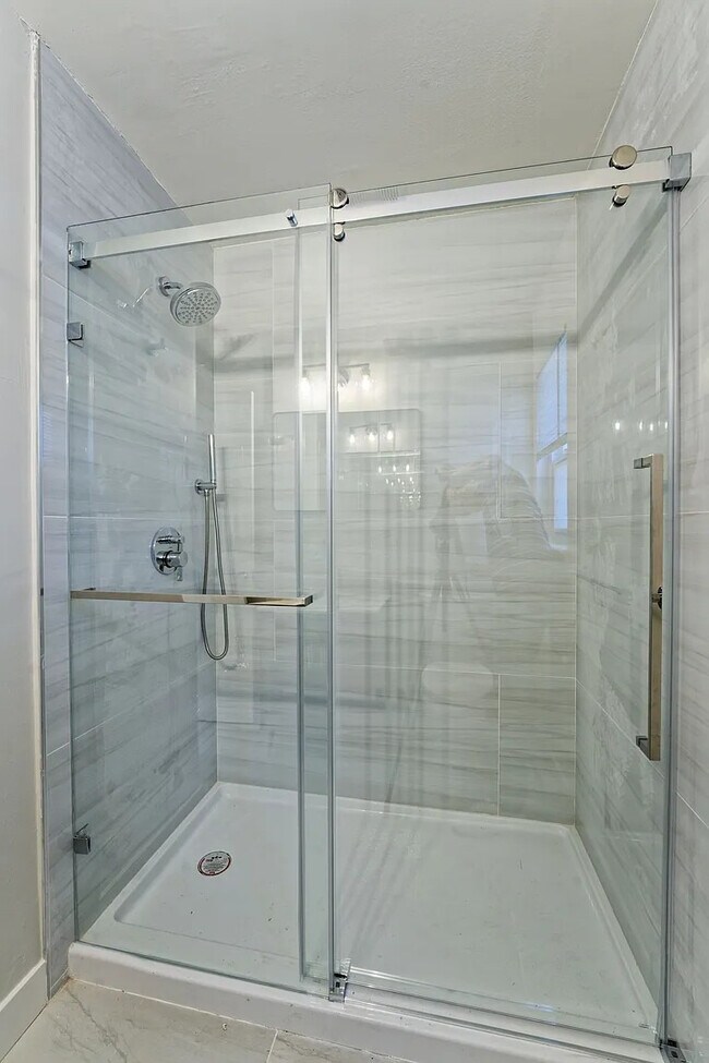 Building Photo - 265-271 N 6th St