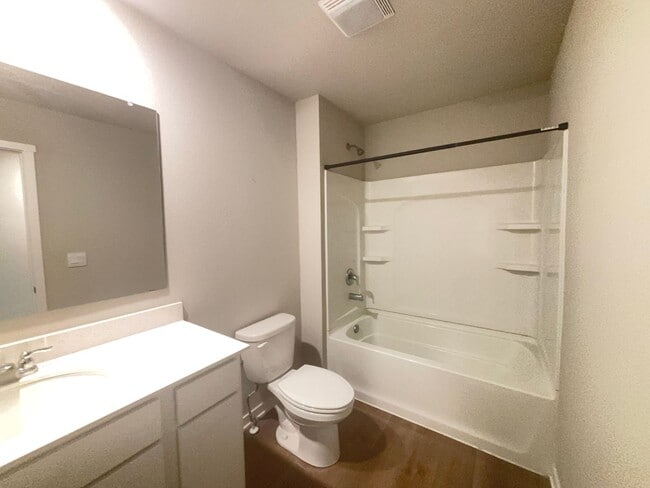 Building Photo - 1619 Port Royal Dr – 4 Bed/2.5 Bath in Belterra (Papillion) | Open Concept, Fireplace, Walk-In Pa...