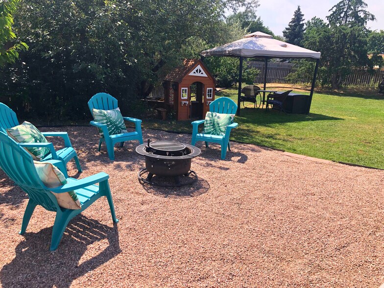 Fire pit - 1220 Alpine Pl