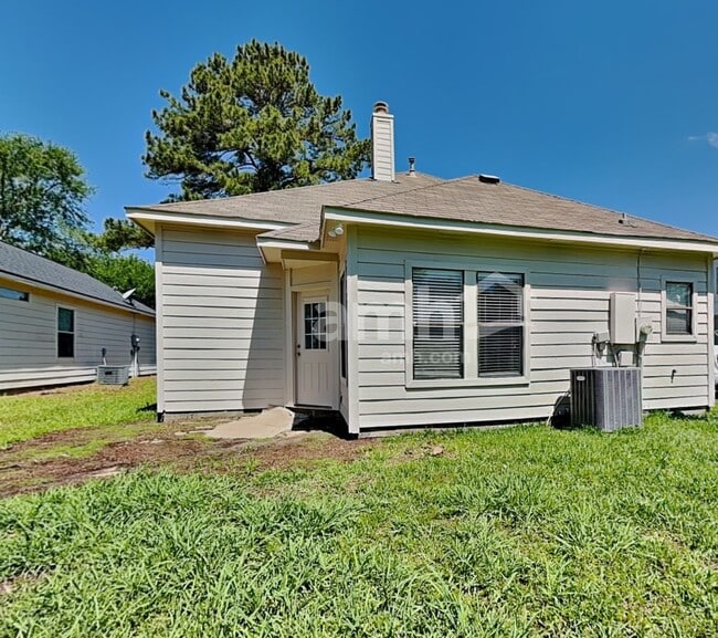 Building Photo - 14815 Cygnus Ct