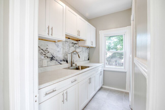 Building Photo - 325 Chestnut St