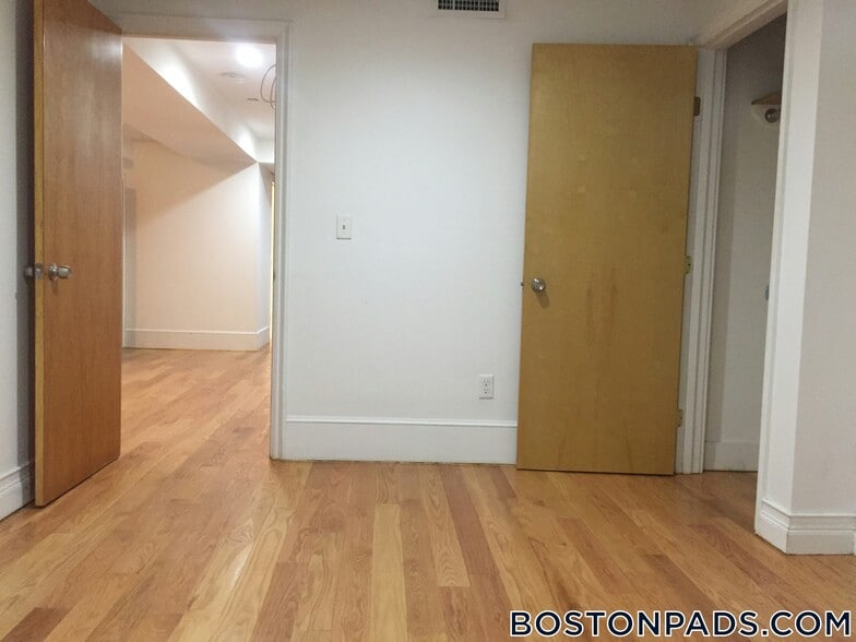 Building Photo - 64 Louis Prang St