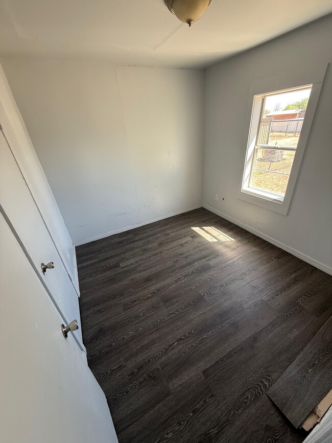 Building Photo - 4304 SE 14th Ave