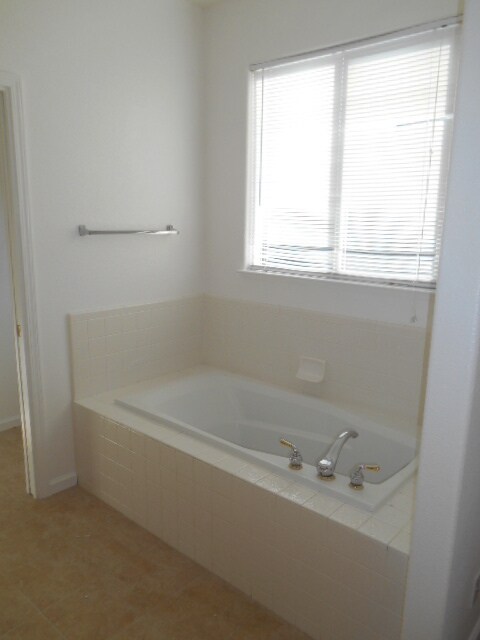Building Photo - 371 Breeden St