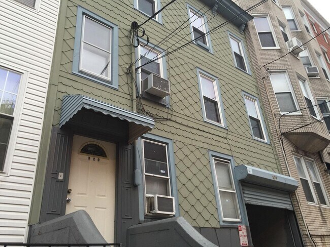 Building Photo - 329 Monroe St