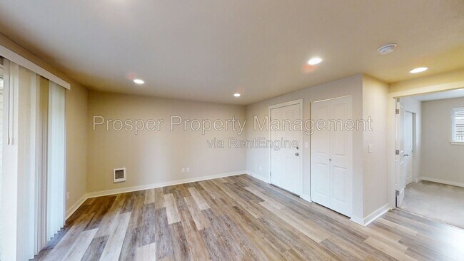 Building Photo - 2301 S 74th St