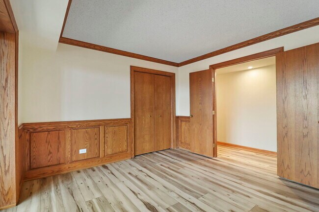 Building Photo - 150 Red Top Dr