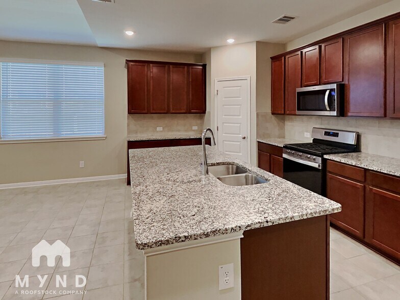 Building Photo - 2431 Carino Meadow