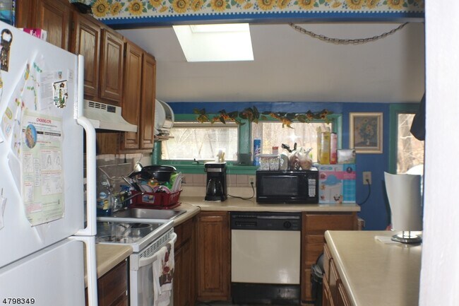 Building Photo - 10 Lakeview Trail