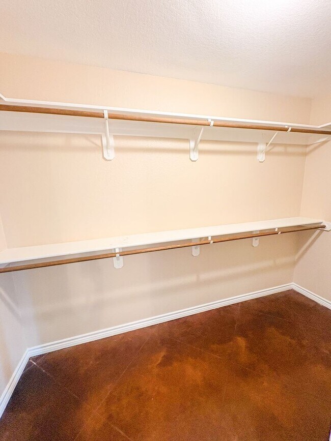 Building Photo - 511 Karey Dr