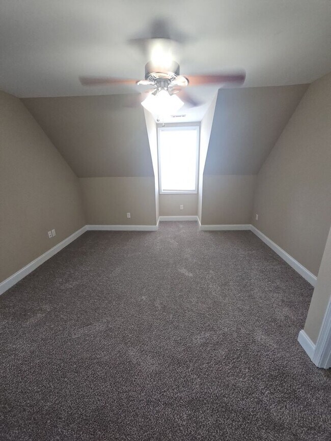 Building Photo - 2015 Reserve Dr