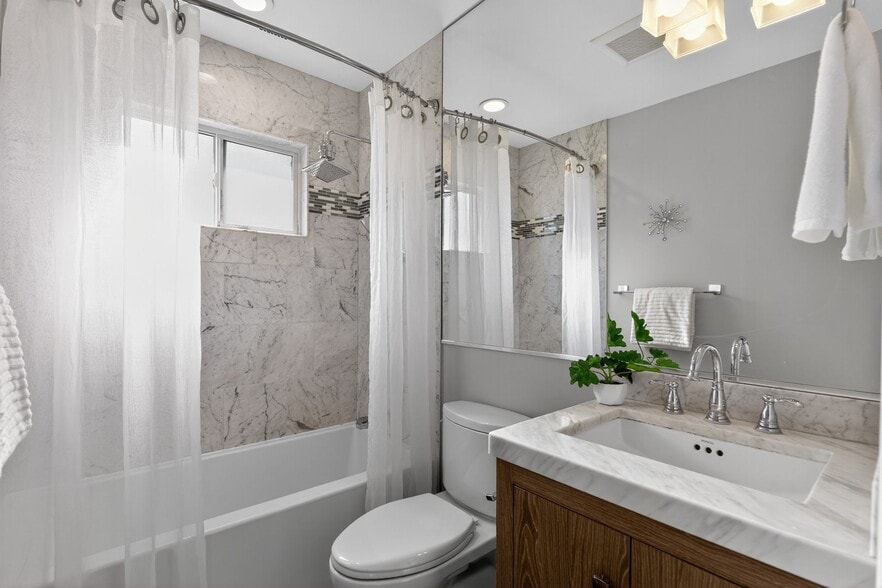 Building Photo - 2303 Saidel Dr