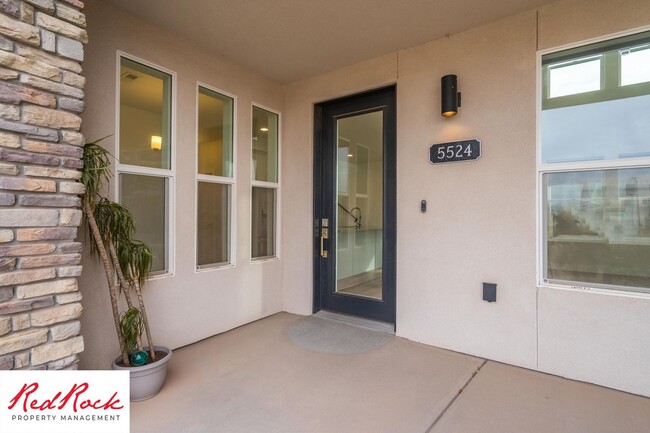 Building Photo - Spacious 2 Bedroom Unit in Desert Color Wi...