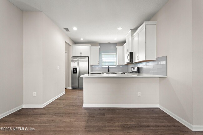 Building Photo - 54 St Barts Ave