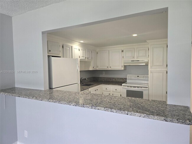 Building Photo - 2761 Taft St