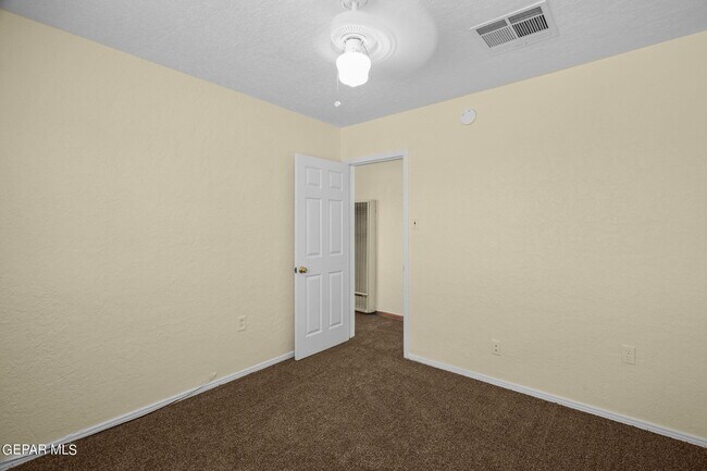 Building Photo - 4913 Sierra Madre Dr