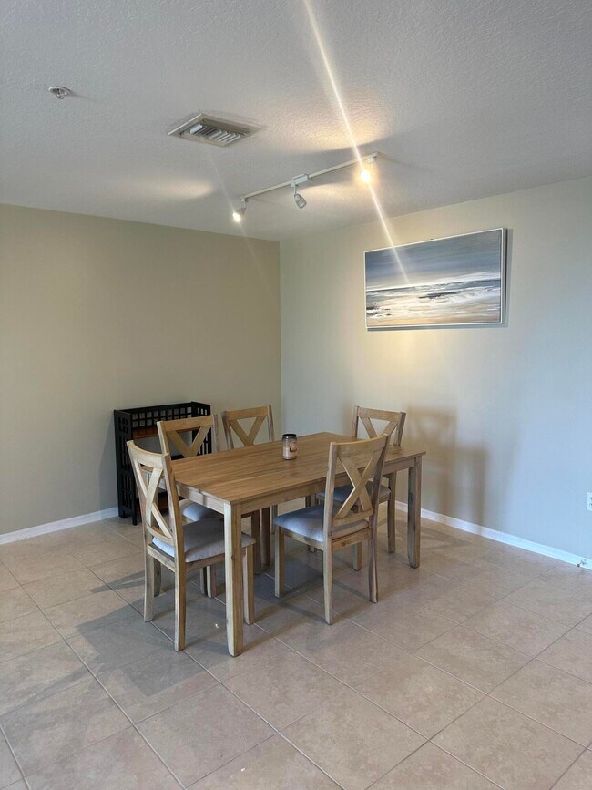 Building Photo - 1200 Town Center Dr