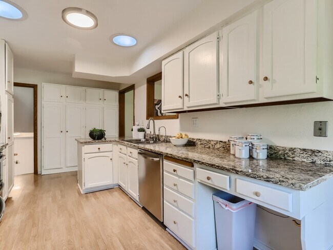 Building Photo - 8840 Morris Rd