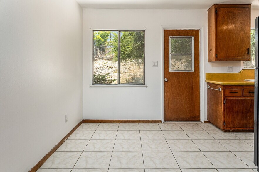 Building Photo - 6352 Clyde Ave