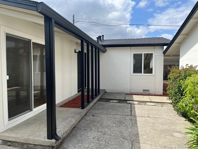 Building Photo - Remodeled Cupertino Gem in Top-Rated School District!