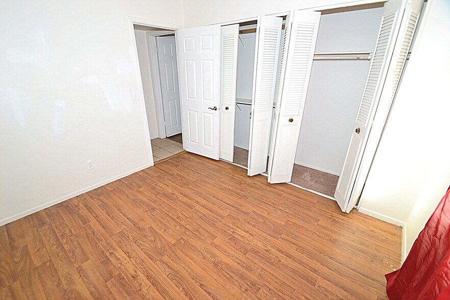 Building Photo - 6941 W Vermont Ave