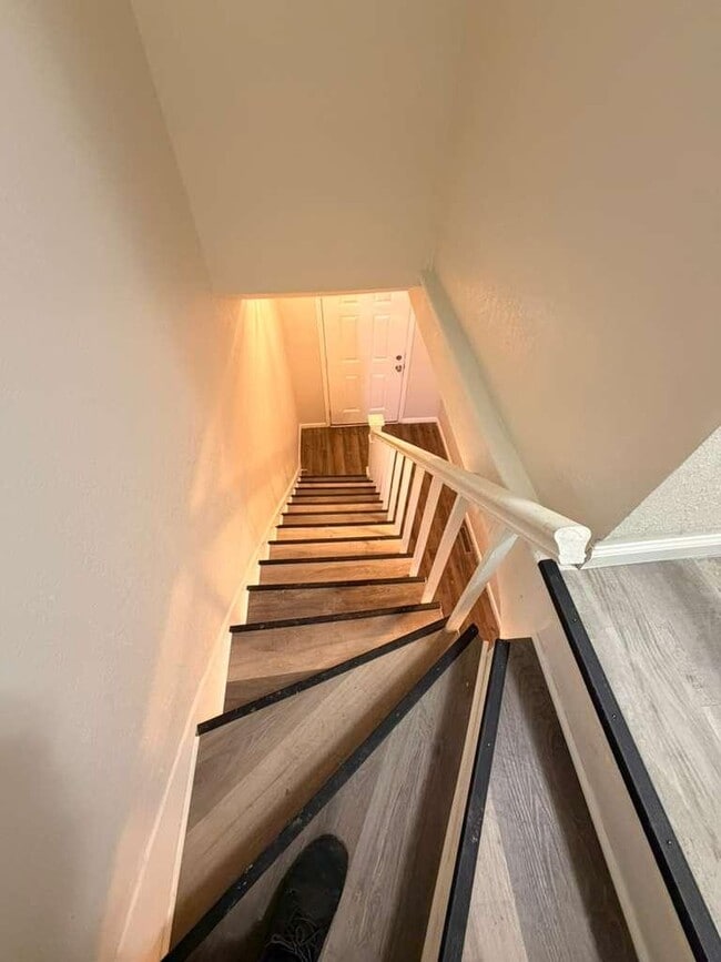 Building Photo - 651 W Bruce St