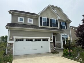 Building Photo - Spacious 4 beds 2.5 baths in Lewis Center!