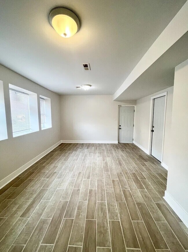 Building Photo - 3939 W Iowa St