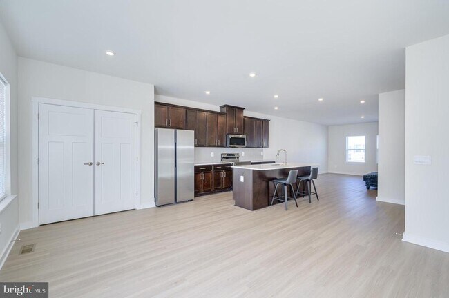 Building Photo - 14 Trotting Rd