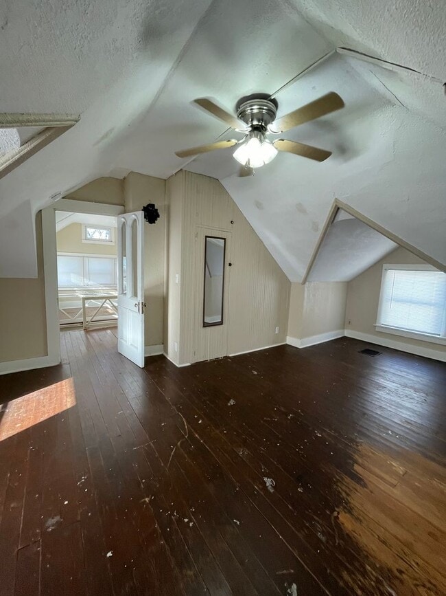 Building Photo - 1113 Constitution St